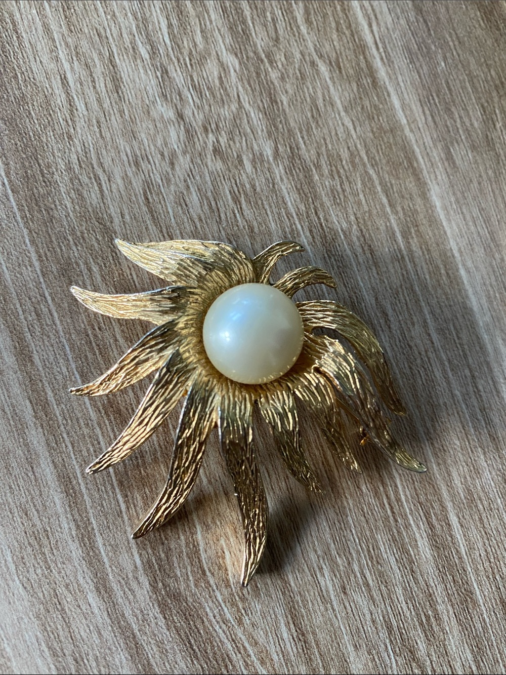 Tara 60s Vintage Gold Toned Sunburst Brooch with Faux Pearl